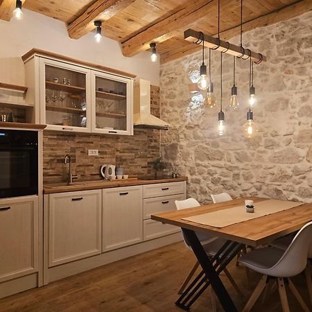 Apartments Dalmatian Stone House Турань Екстер'єр фото
