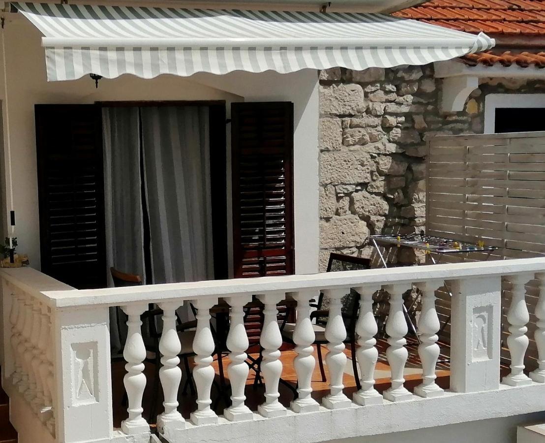 Apartments Dalmatian Stone House Турань Екстер'єр фото