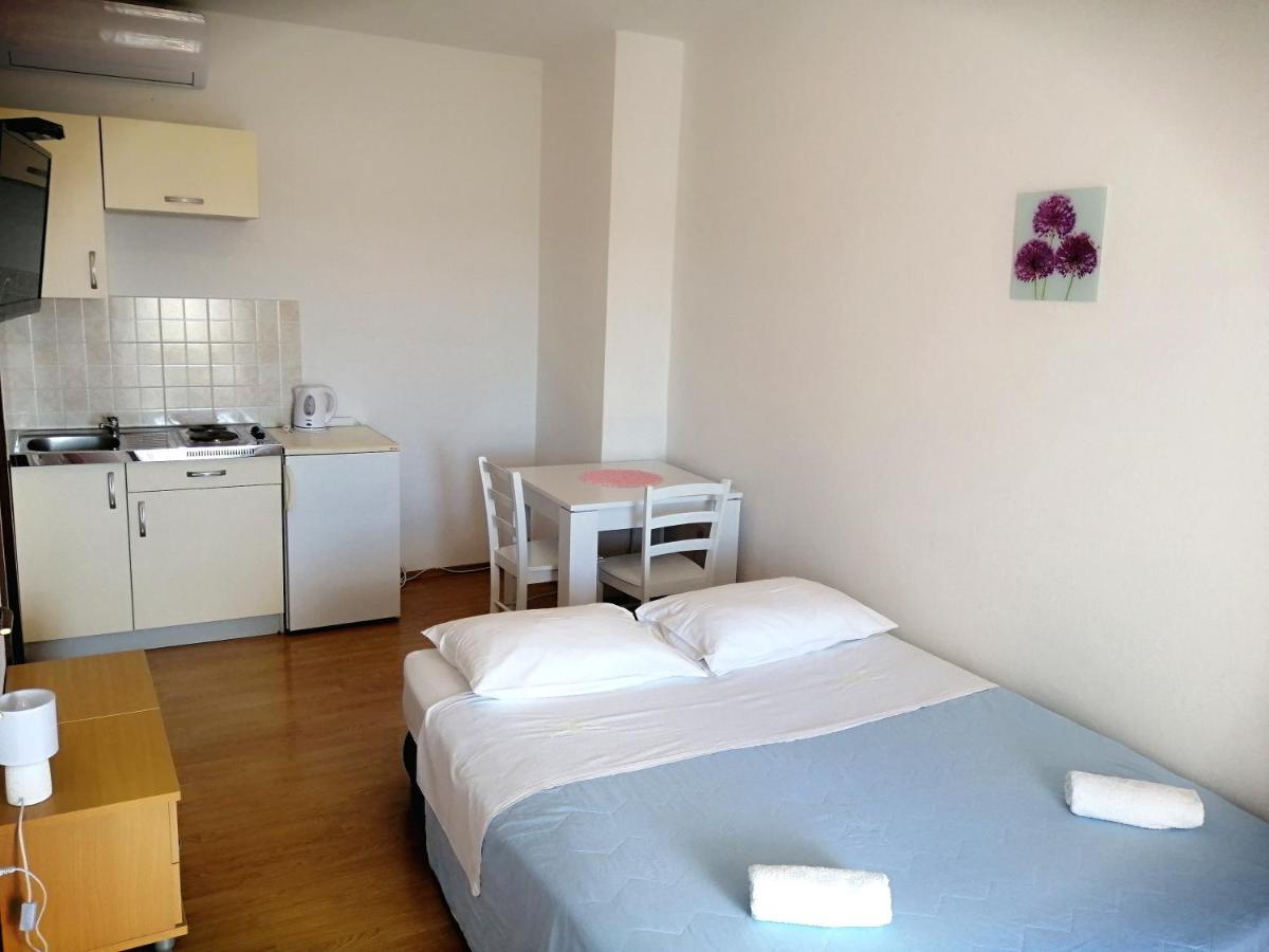 Apartments Dalmatian Stone House Турань Екстер'єр фото