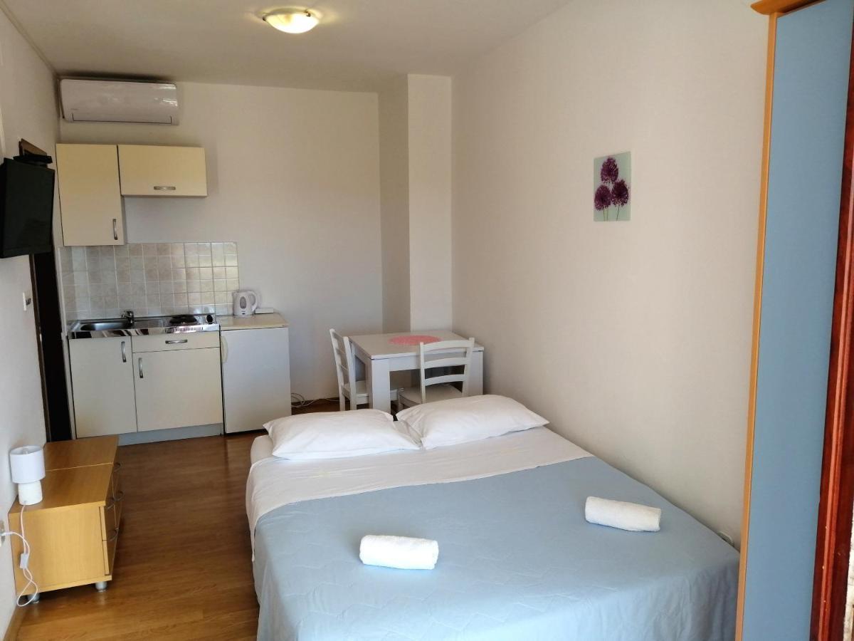 Apartments Dalmatian Stone House Турань Екстер'єр фото