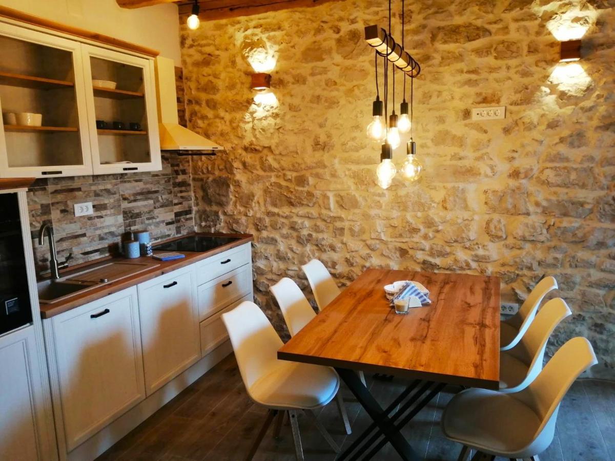 Apartments Dalmatian Stone House Турань Екстер'єр фото