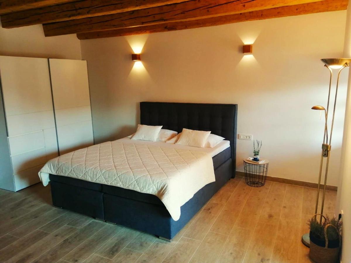 Apartments Dalmatian Stone House Турань Екстер'єр фото