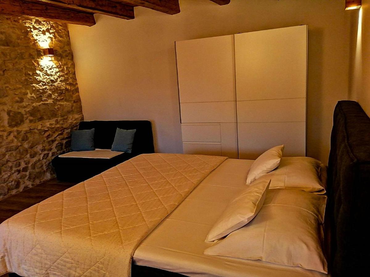 Apartments Dalmatian Stone House Турань Екстер'єр фото