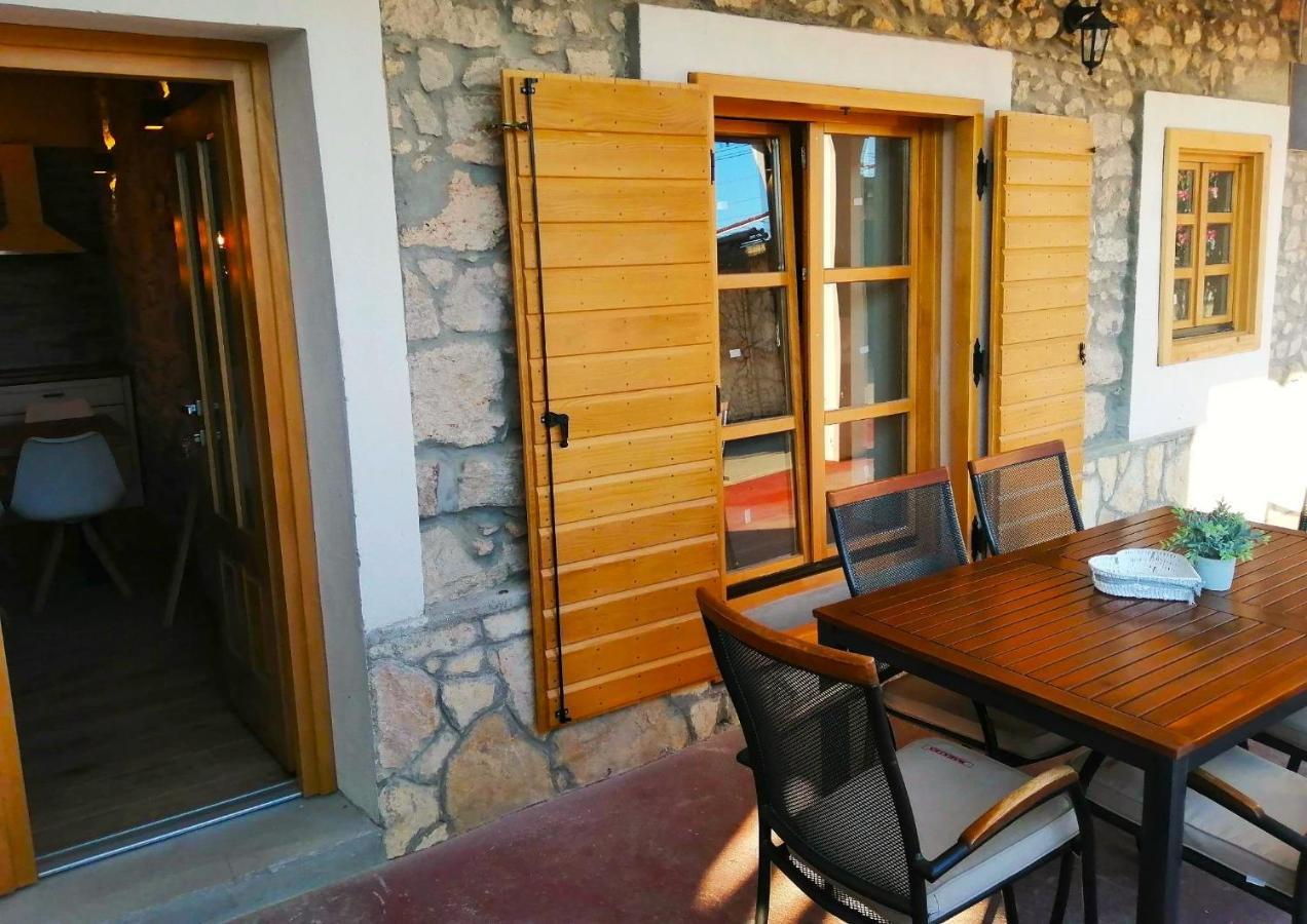 Apartments Dalmatian Stone House Турань Екстер'єр фото