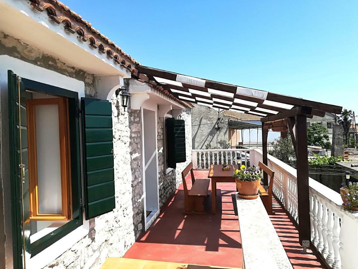 Apartments Dalmatian Stone House Турань Екстер'єр фото